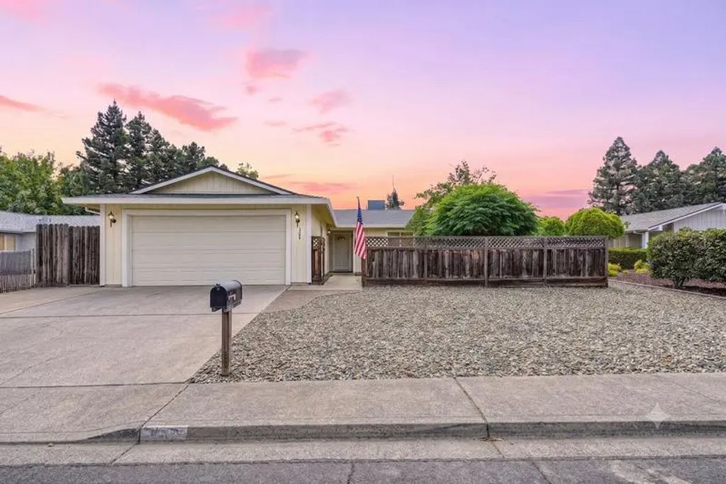 308 Florene Court, Roseville
