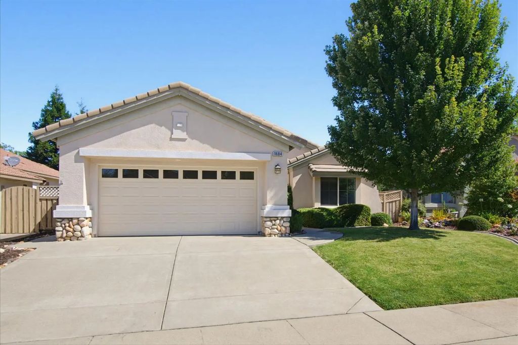 1684 Andover Lane, Lincoln