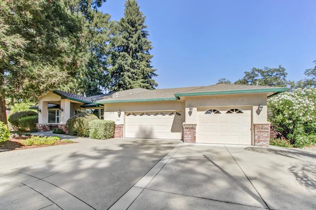 910 Carol Ann Court, Roseville