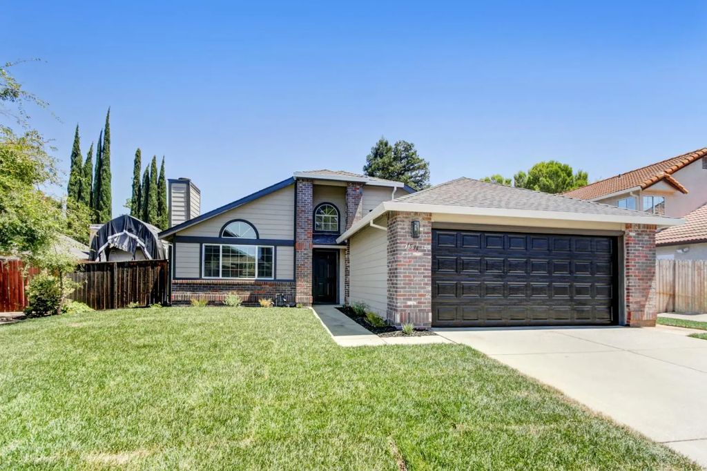 1514 Blue Lane, Roseville