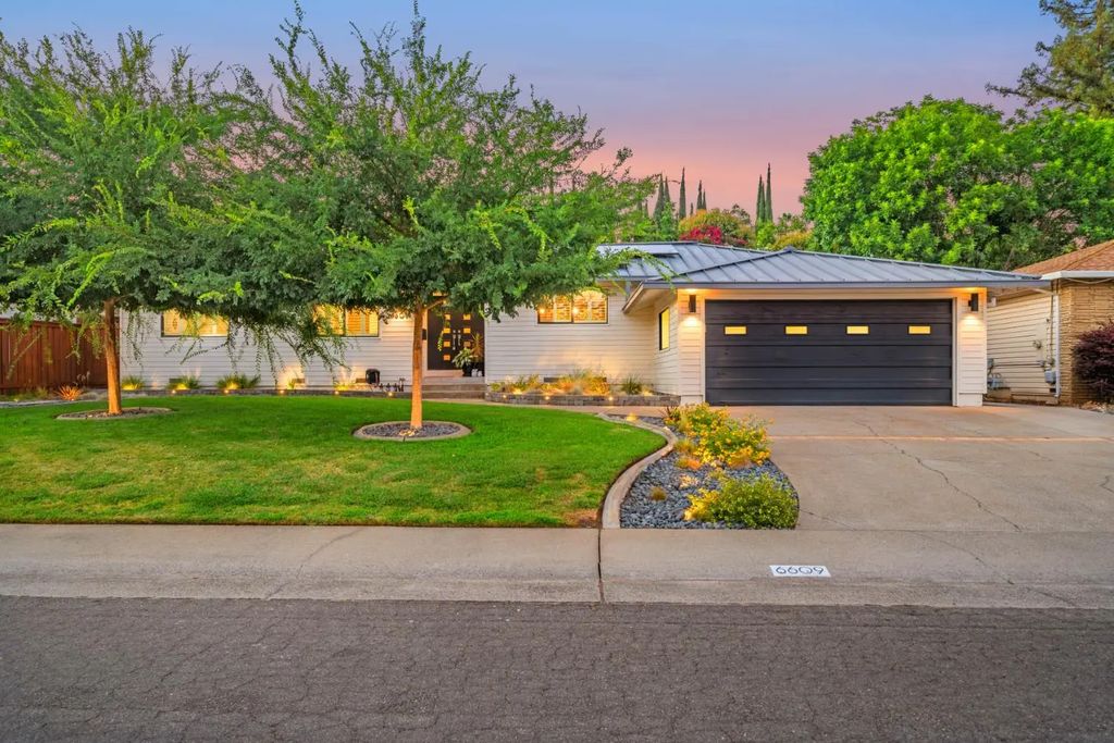 6609 Penney Way, Carmichael