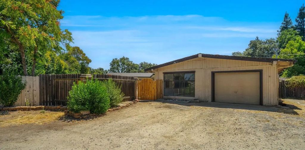 5212 Cypress Avenue, Carmichael