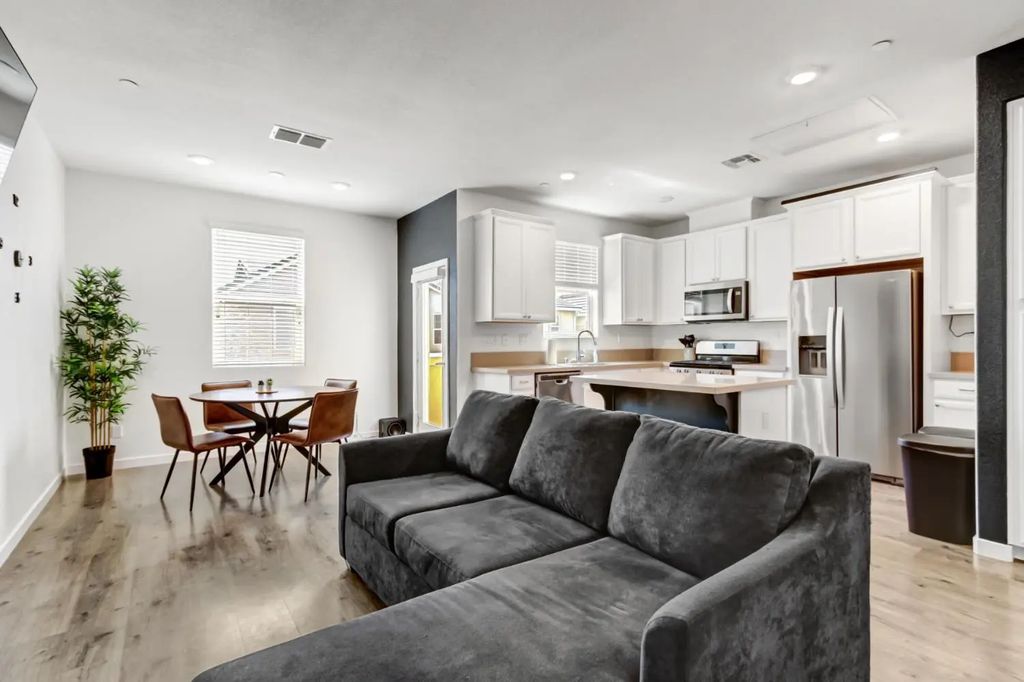 2559 Radar Lane, Sacramento