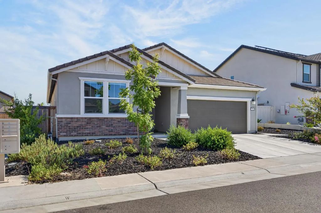 770 Valencia Street, Lincoln