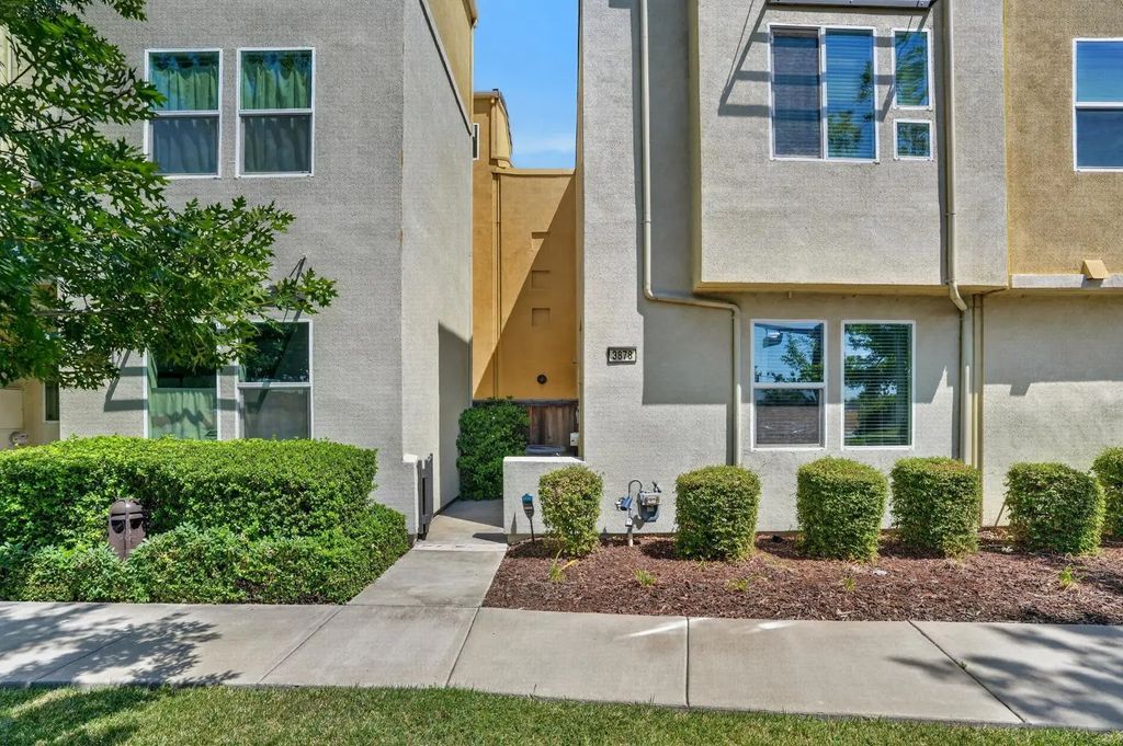 3878 E Commerce Way, Sacramento