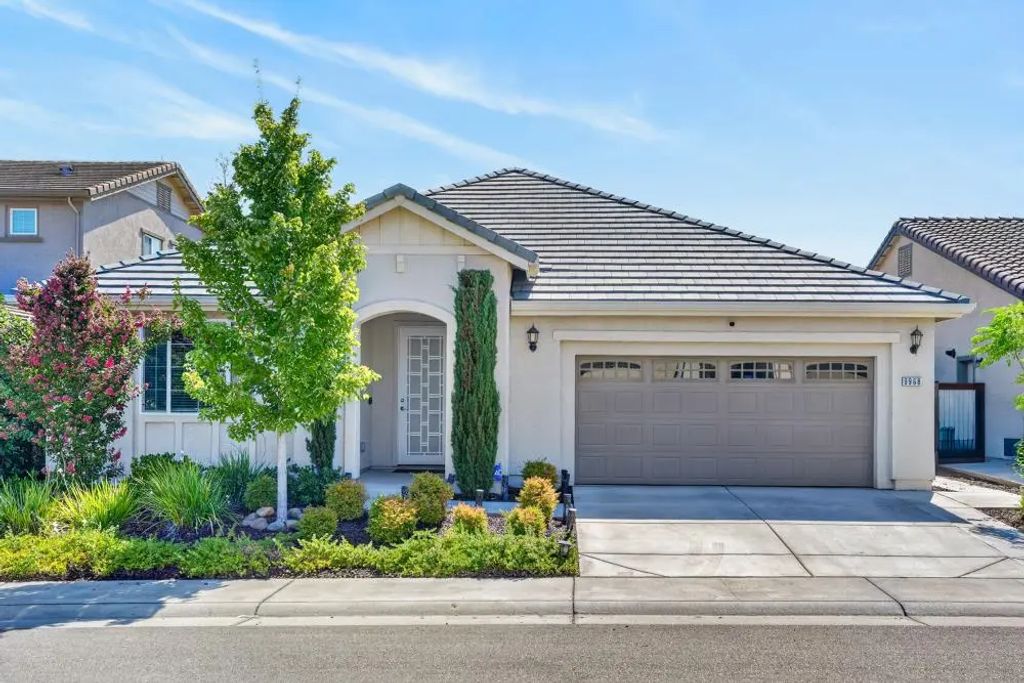 9968 Wagoner Way, Elk Grove