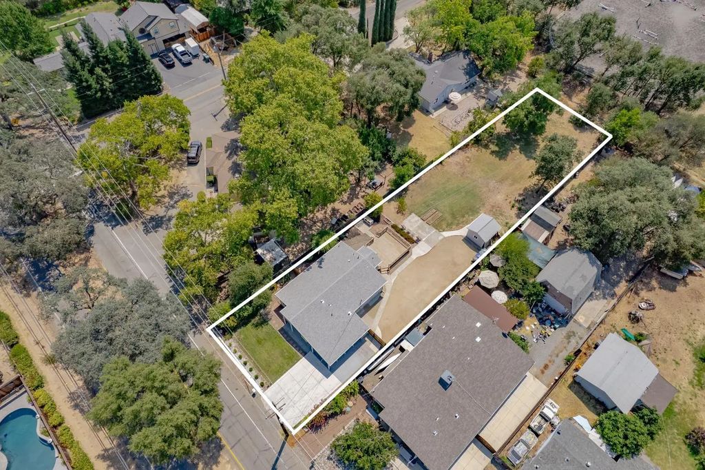 9084 Elm Avenue, Orangevale