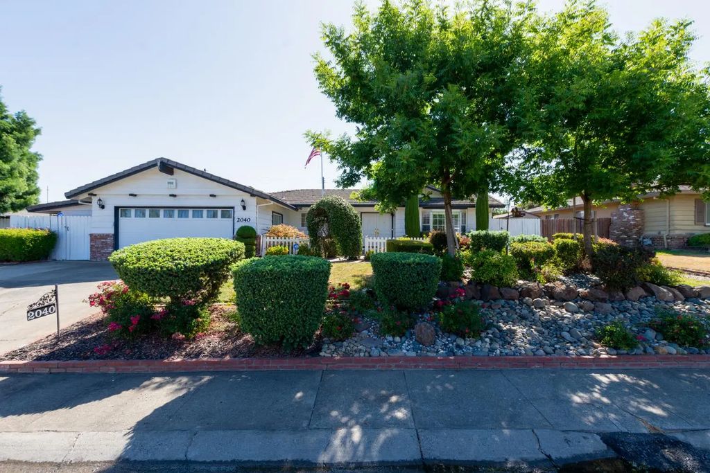 2040 Linden Grove Way, Carmichael
