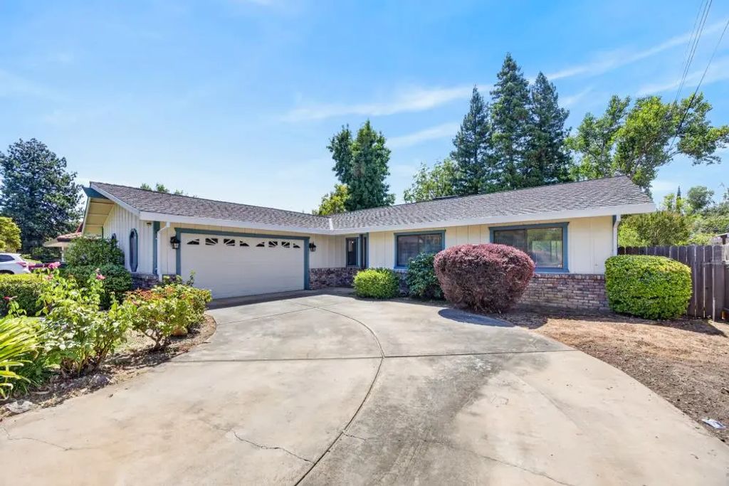 5522 Engle Road, Carmichael