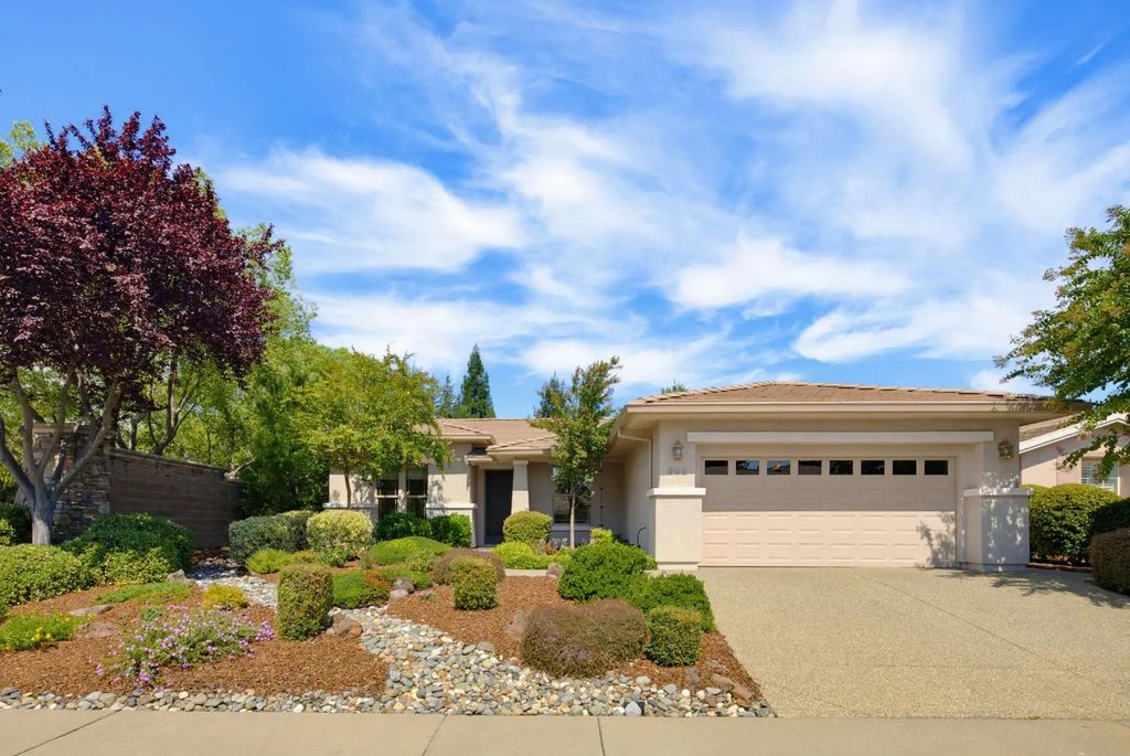 902 Coachman Lane, Lincoln