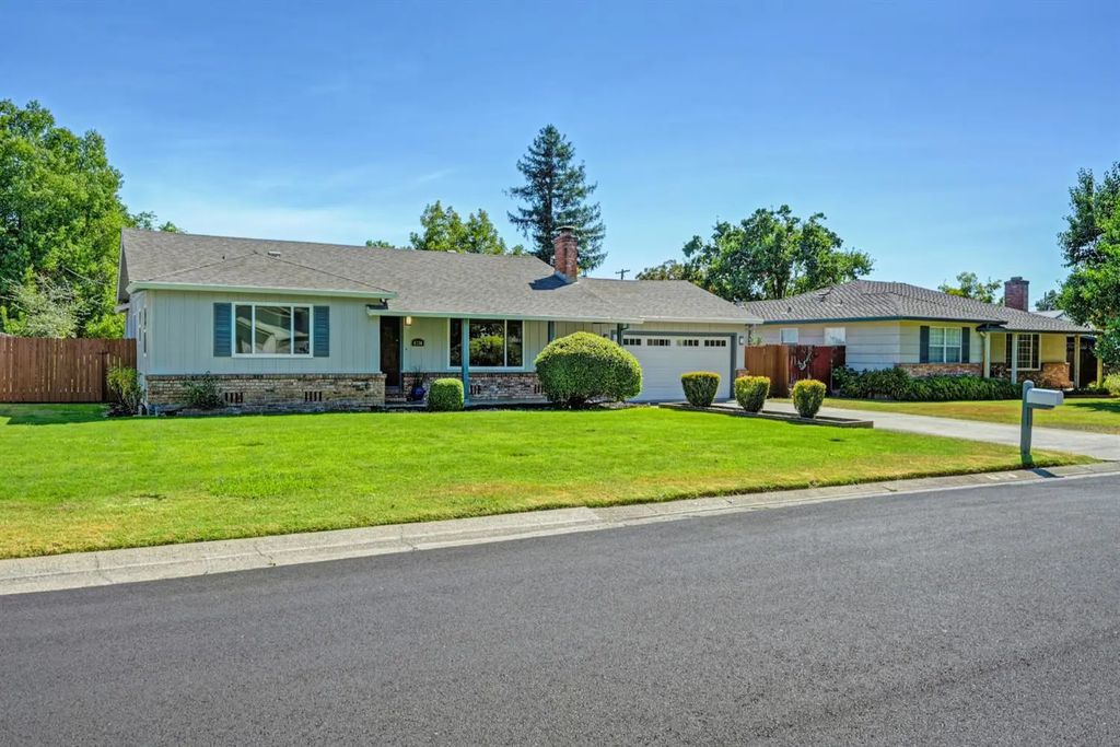 4720 Loch Lomond Drive, Carmichael