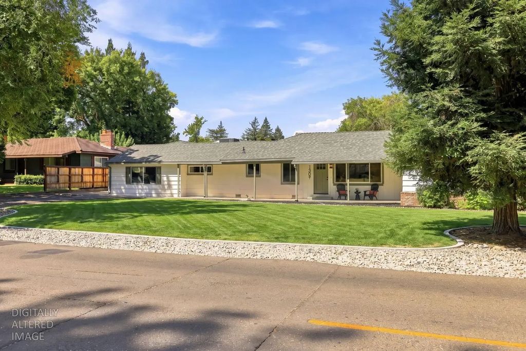 1509 Mission Avenue, Carmichael