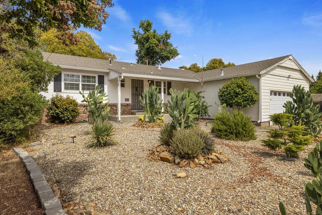 8629 Central Avenue, Orangevale