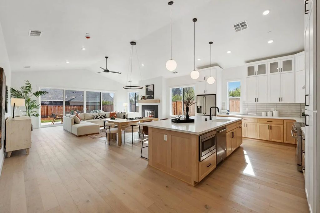 1510 Mission Avenue, Carmichael