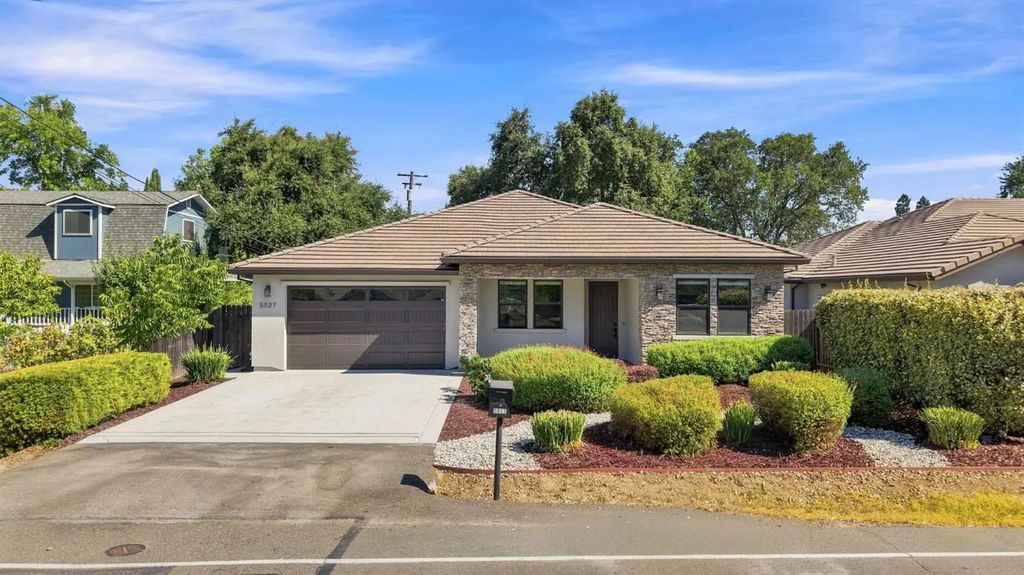 5027 Engle Road, Carmichael