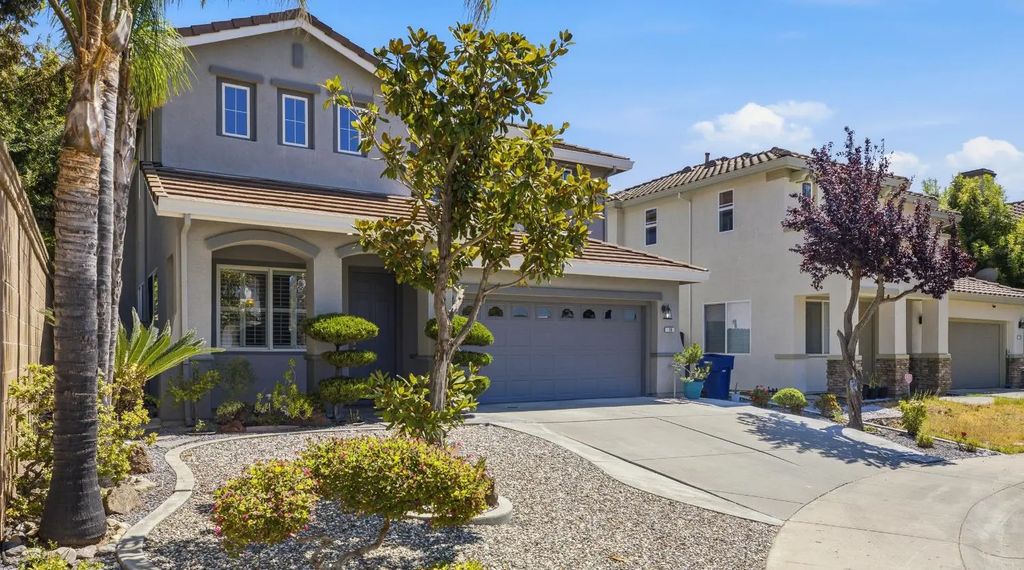 18 Delta Tule Court, Sacramento