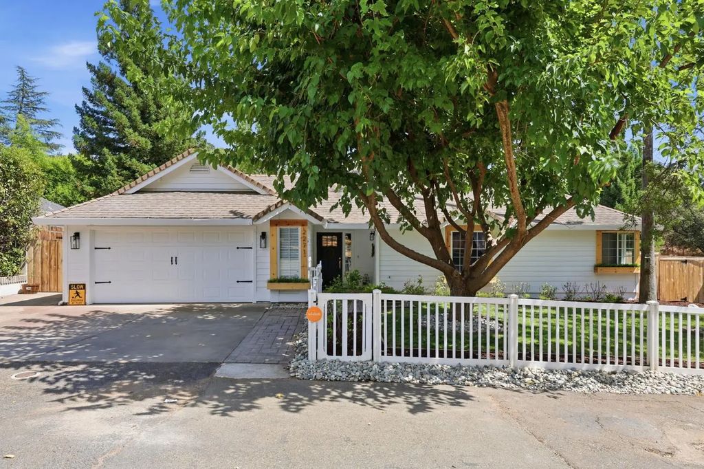 2271 Penryn Road, Penryn