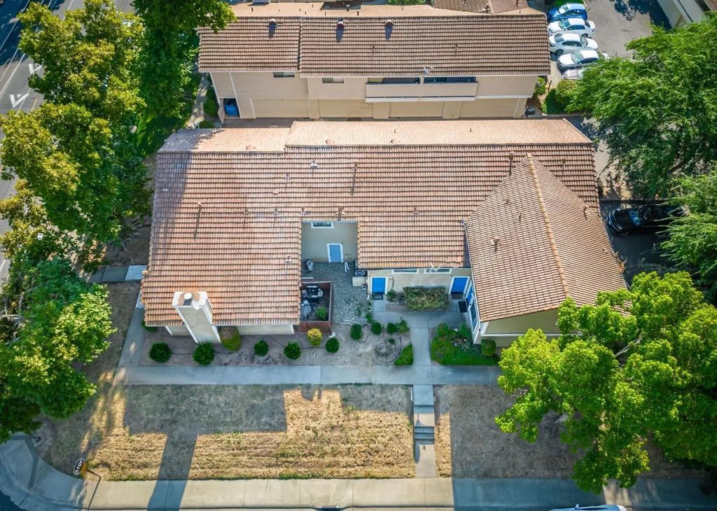 5720 Engle Road, Carmichael
