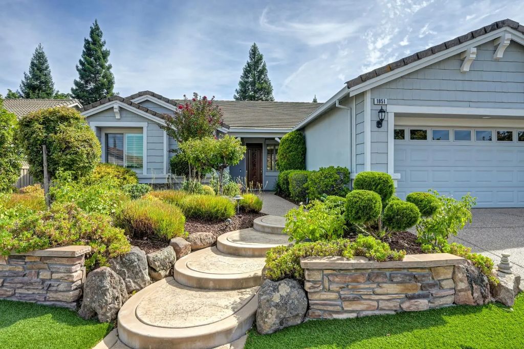 1851 Winding Way, Lincoln