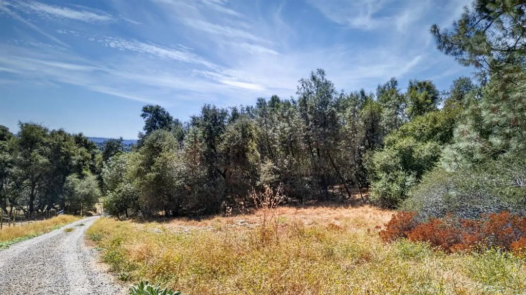 2 Berry Pond Road, Placerville