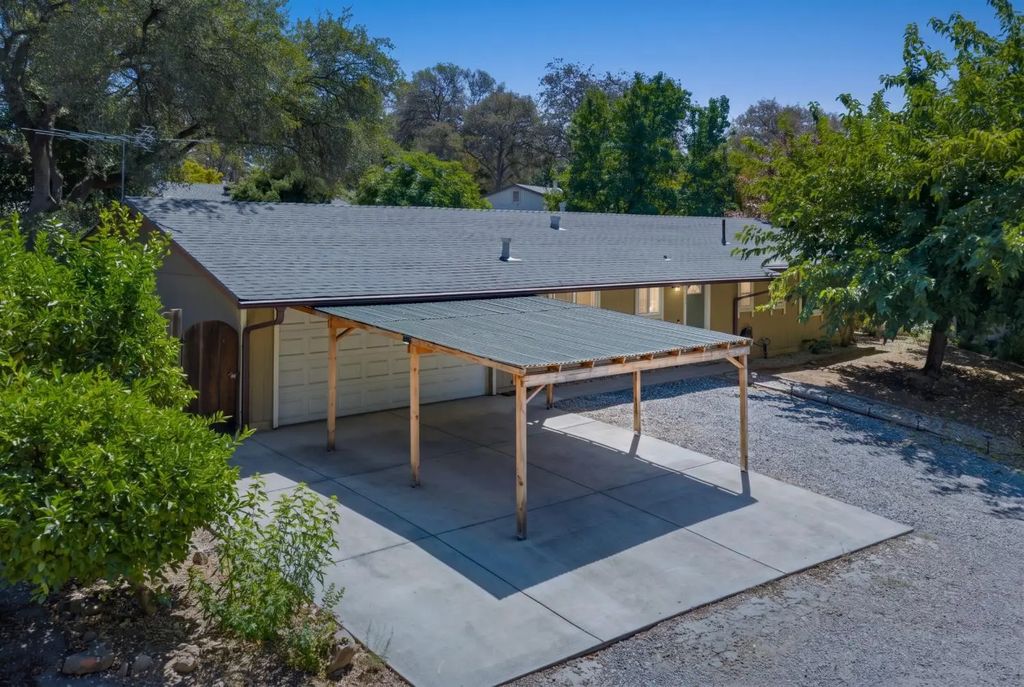 861 Live Oak Way, Auburn
