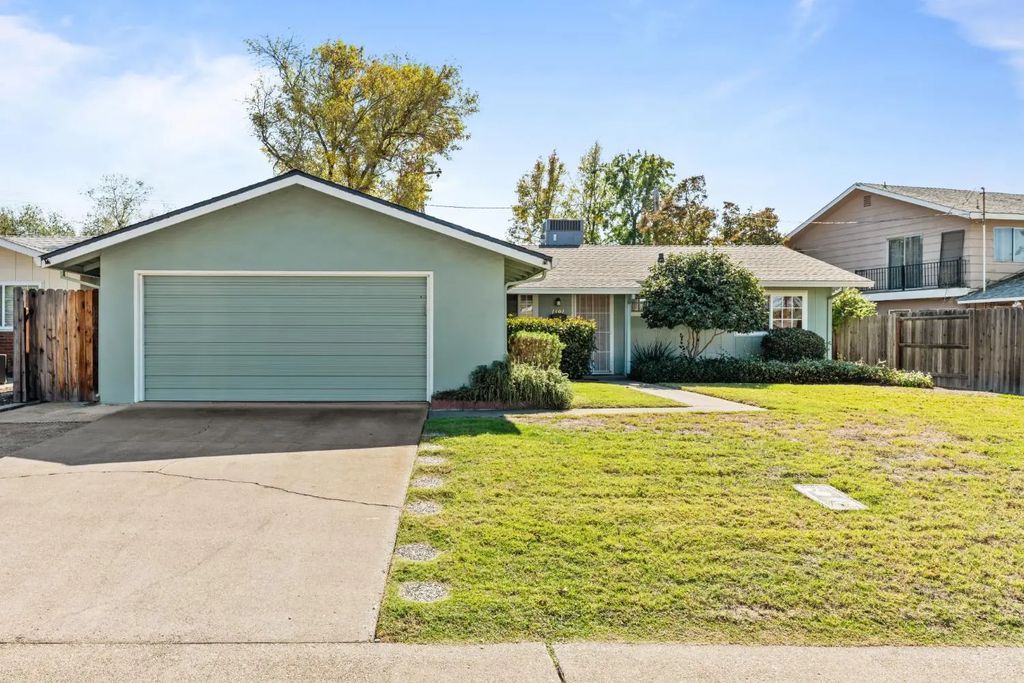 1402 Gerry Way, Roseville