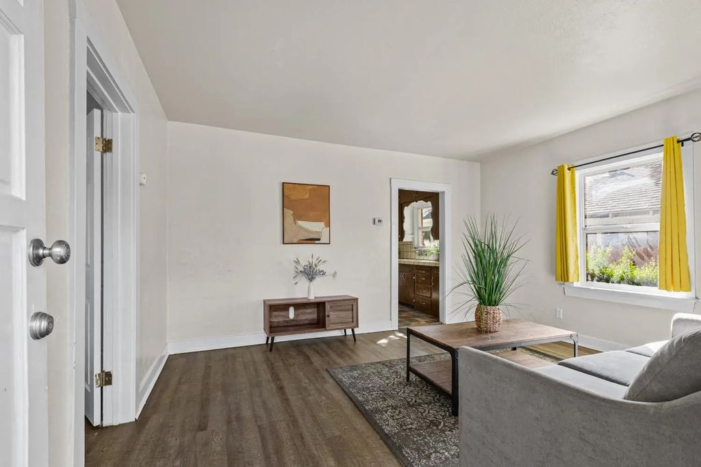 3132 B Street, Sacramento