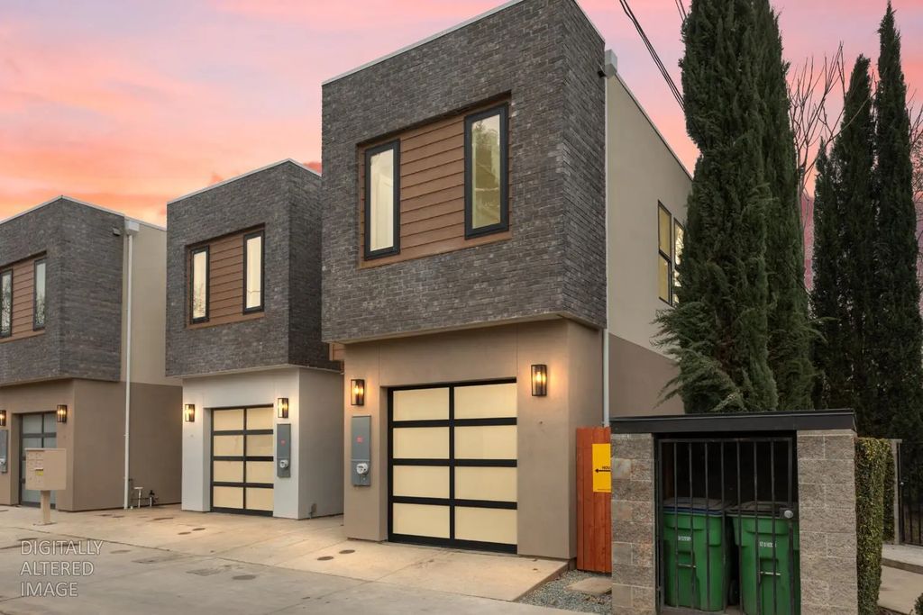 2821 Democracy Alley, Sacramento