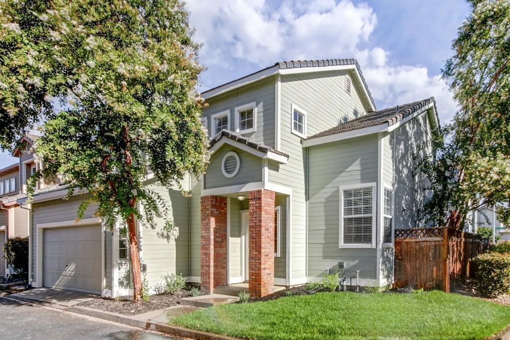 8228 Woods Edge Lane, Elk Grove