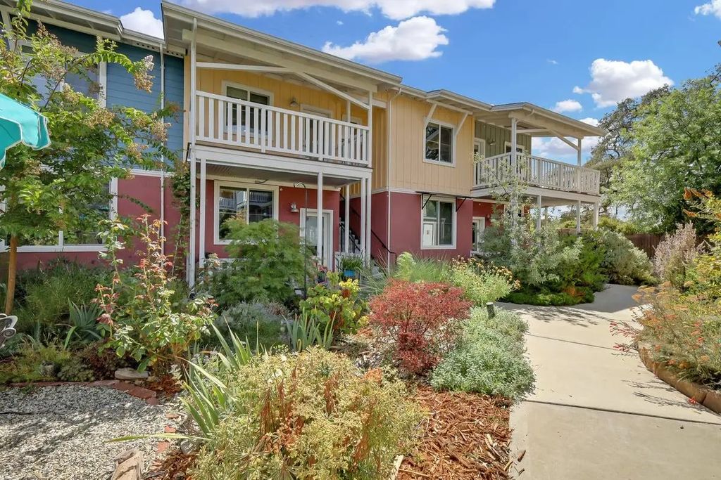 4025 New York Avenue 104, Fair Oaks