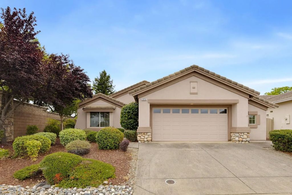 375 Lilypond Lane, Lincoln
