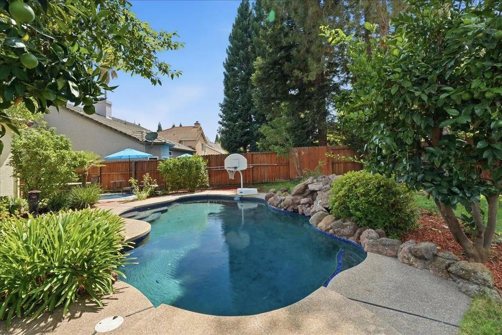 306 Turn Pike Drive, Folsom
