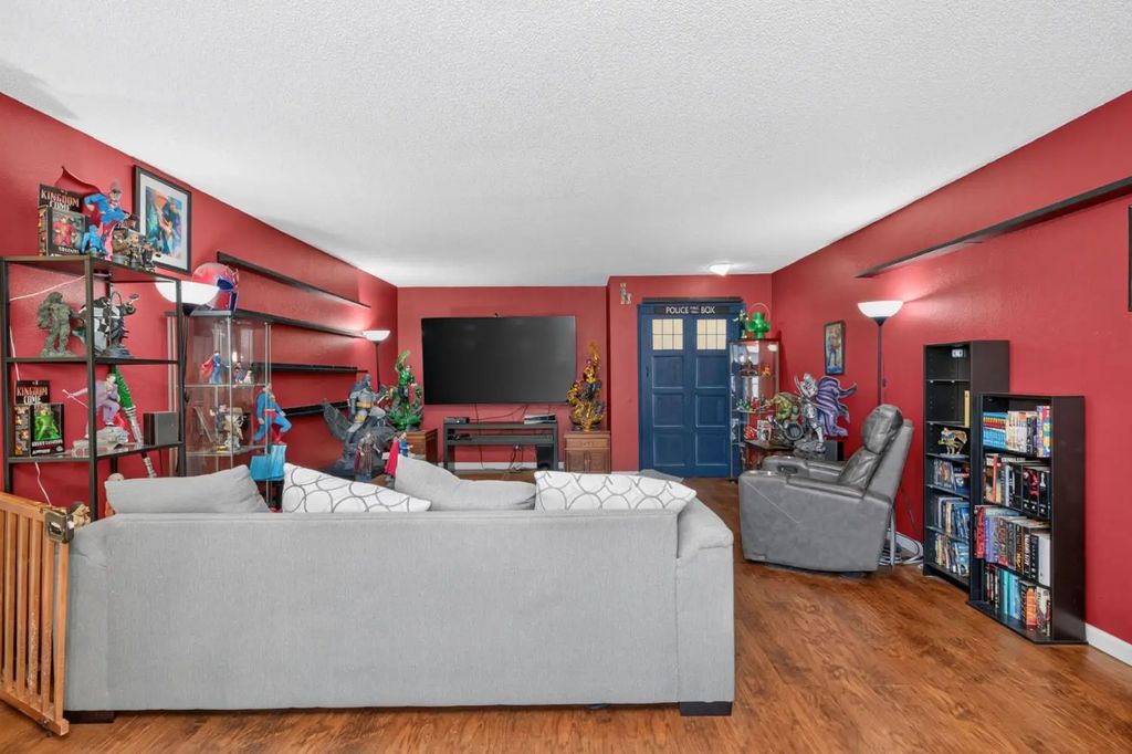 5408 Engle Road, Carmichael