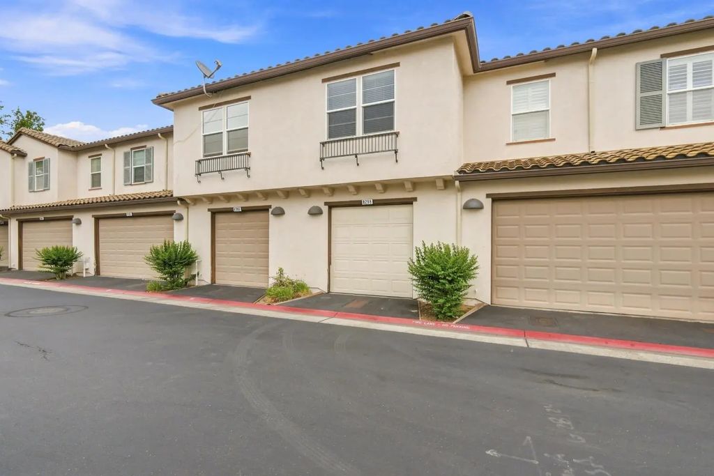 8298 Crystal Walk Circle 5, Elk Grove
