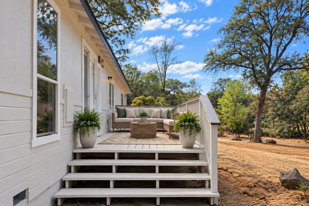 6821 Woodstock Lane, El Dorado