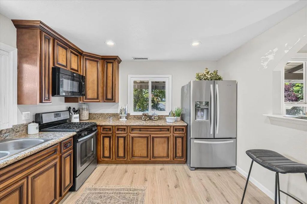 5531 North Avenue, Carmichael