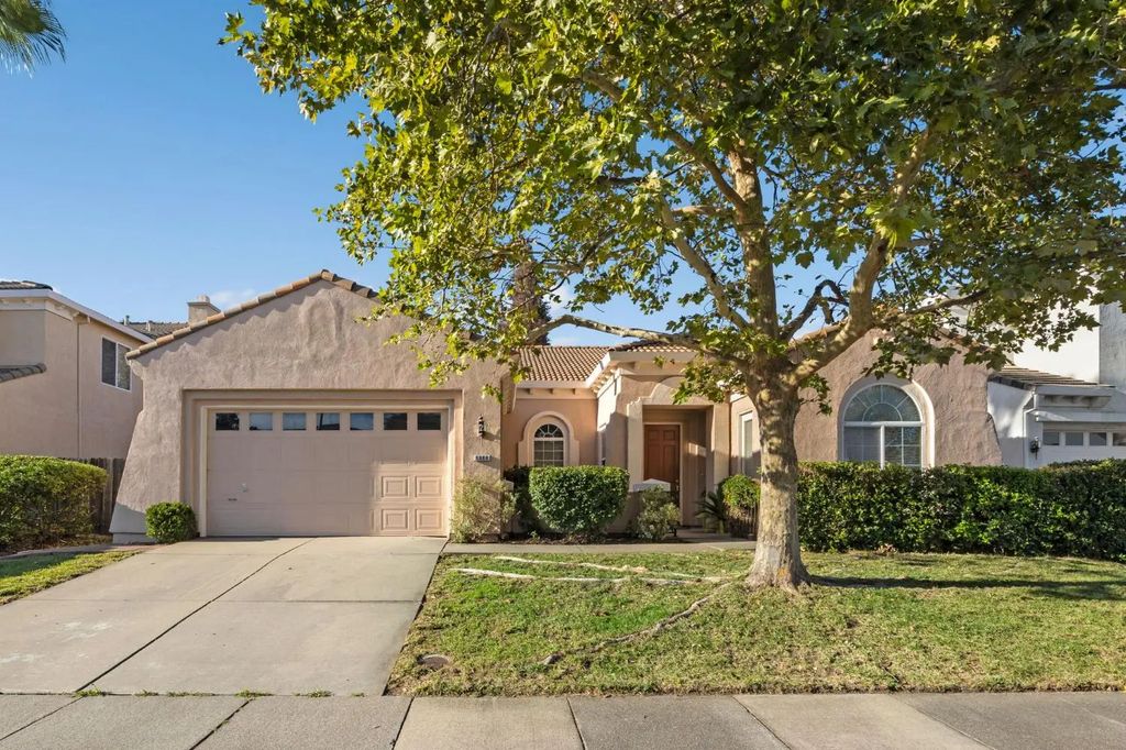 8008 Bauser Avenue, Roseville