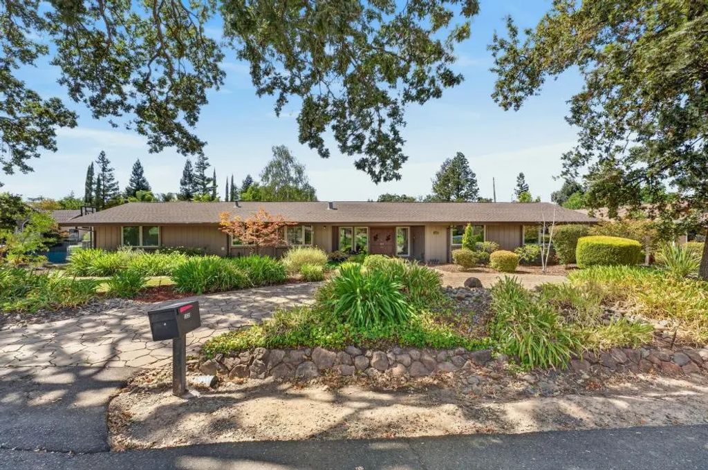1535 Mission Avenue, Carmichael