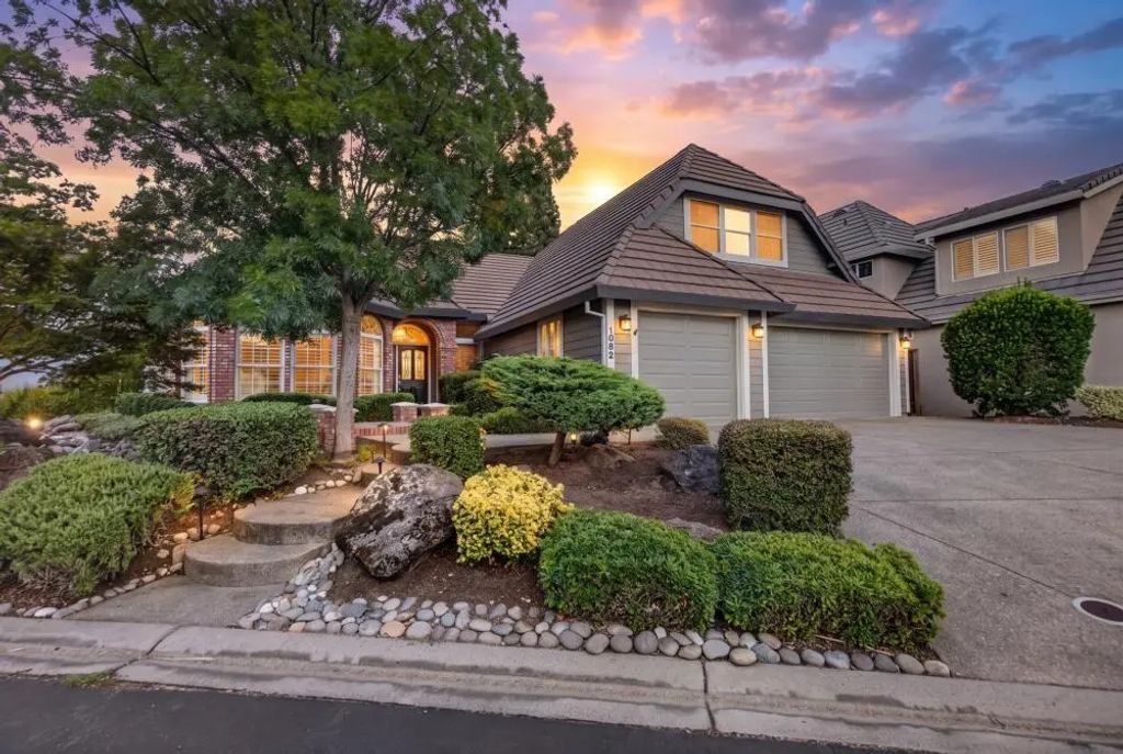 1082 Thornhill Drive, Roseville