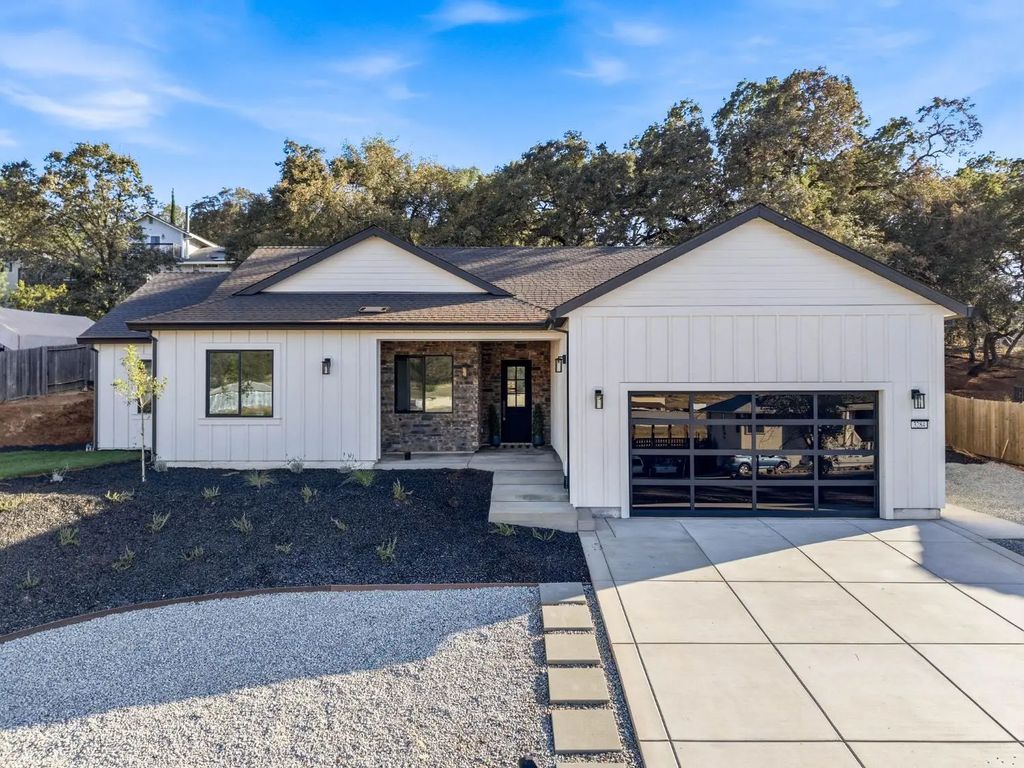 3284 Oxford Road, Cameron Park