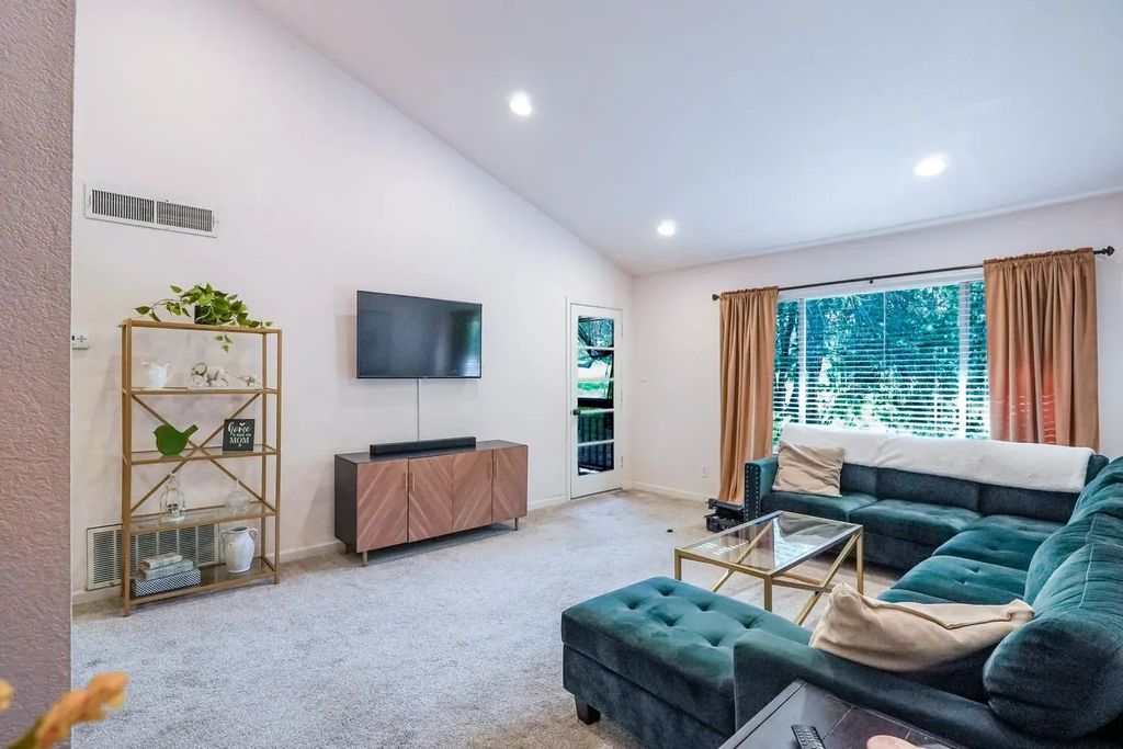 9160 Madison Avenue 44, Fair Oaks