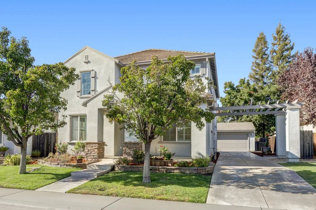9645 Glacier Creek Way, Elk Grove