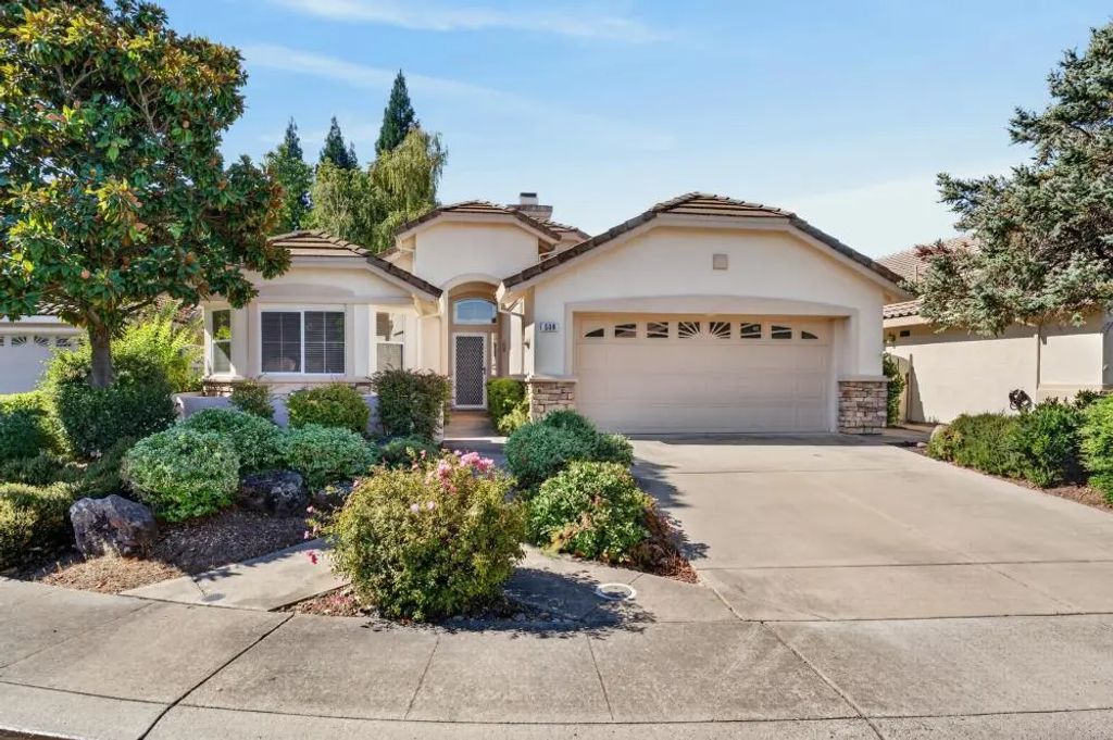 508 Empire Court, Roseville