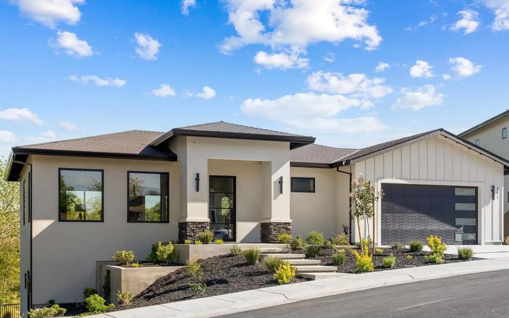 401 East Street, Roseville