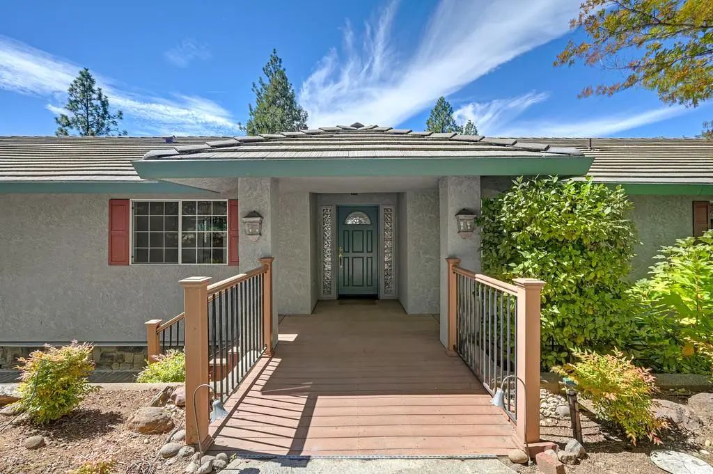 18135 Quail Mountain Court, Applegate