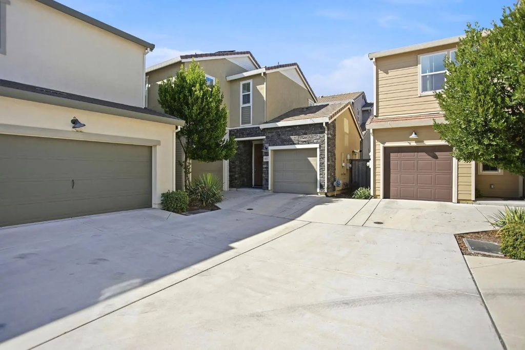 1827 Silver Almond Lane, Sacramento