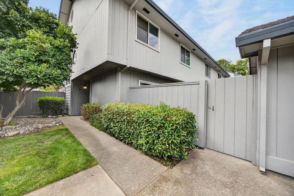 8028 Briar Ridge Lane, Citrus Heights