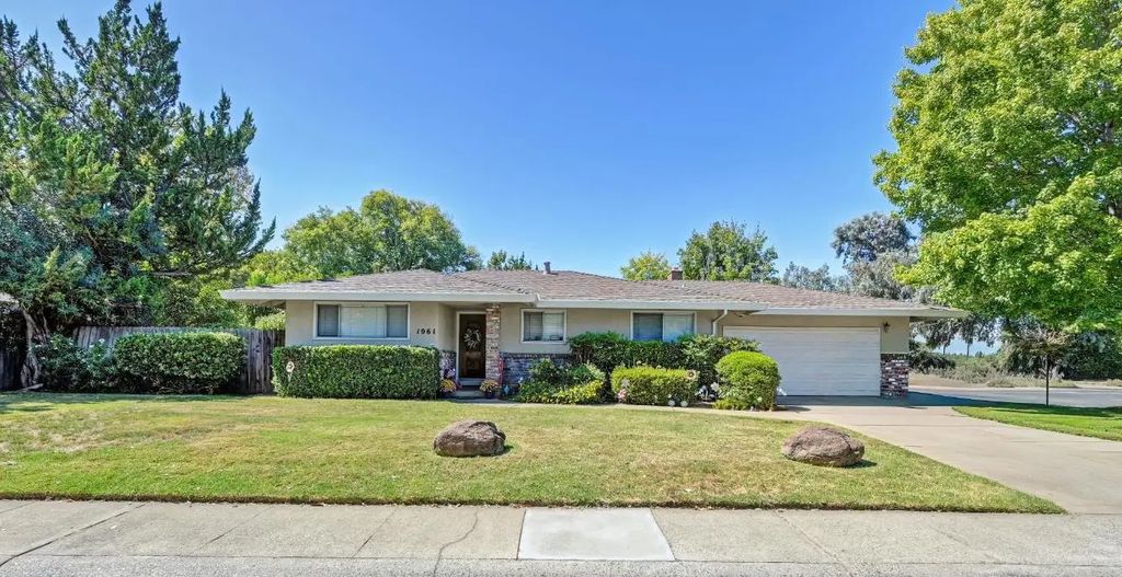 4790 American River Drive, Carmichael
