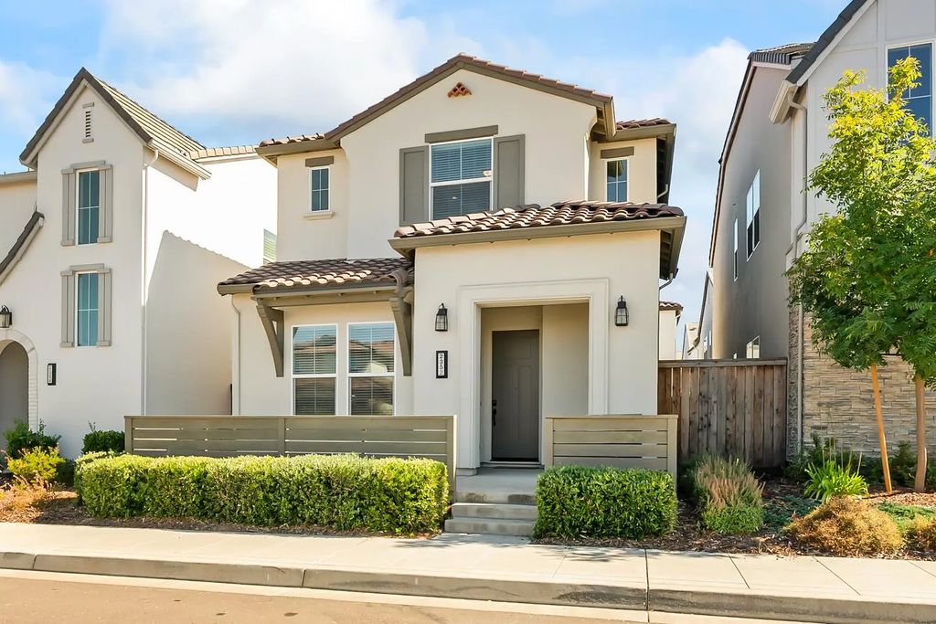 2352 Bronze Star Way, Sacramento