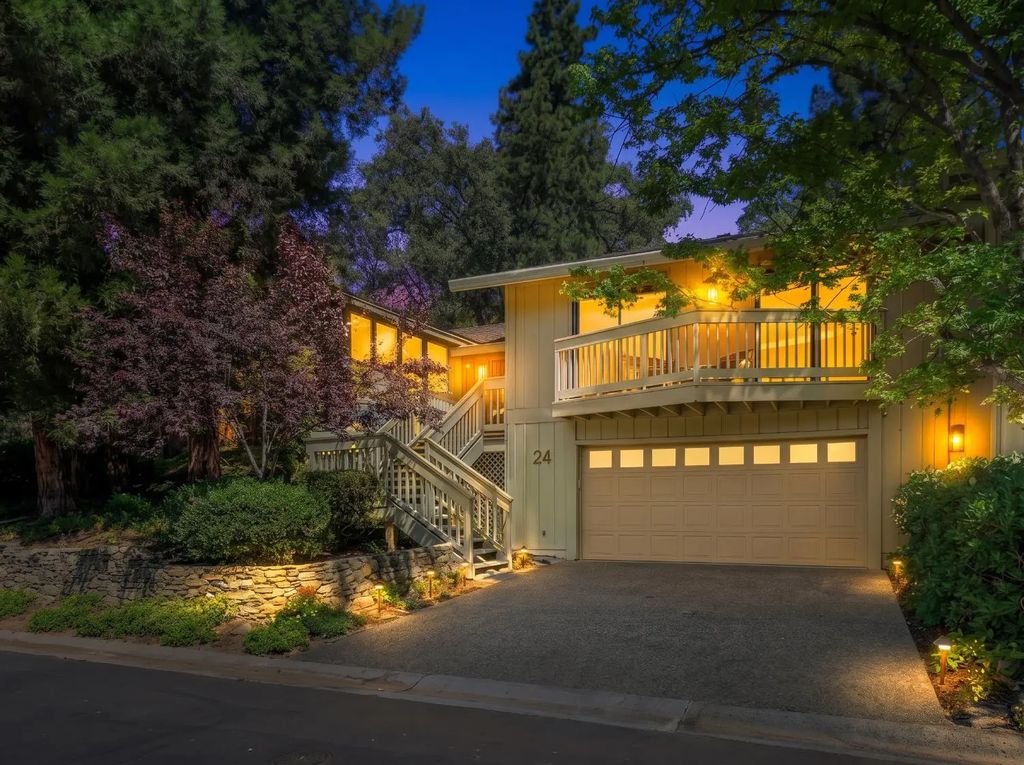 24 Quail Point Place, Carmichael